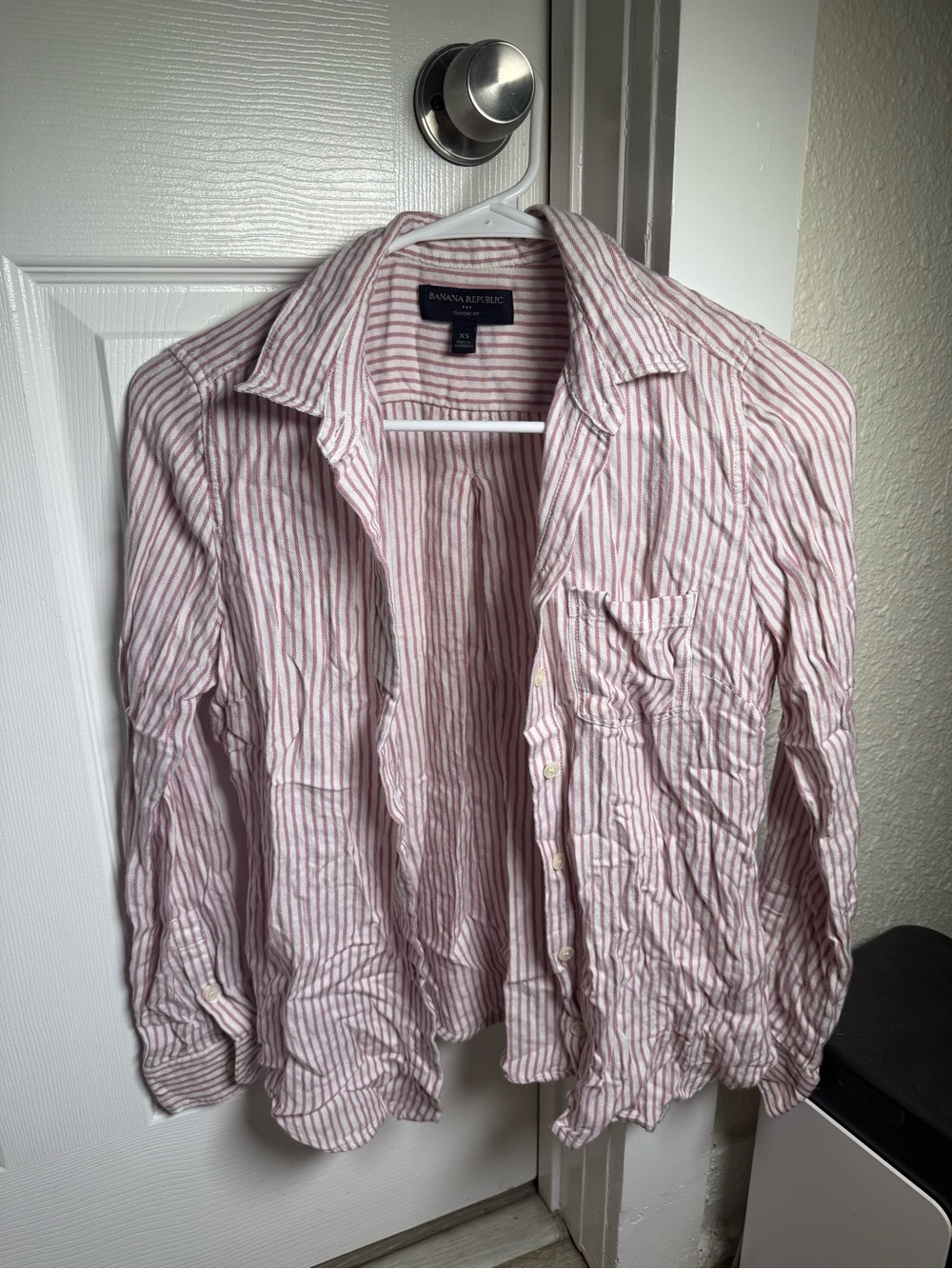 Banana Republic Pink Striped Casual Button-Up Shirt